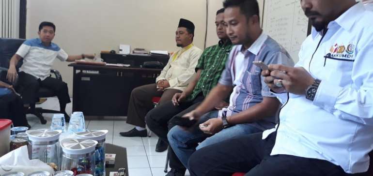 Anggota Timses Bagi-Bagi Bahan Baju pada Ibu-Ibu di Inhu Ditahan