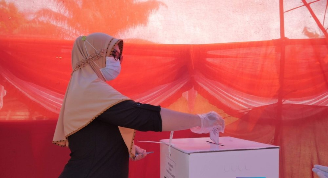 Pemprov Riau Serahkan Hibah Rp31 Miliar untuk Pilkada Gubernur Riau ke Bawaslu