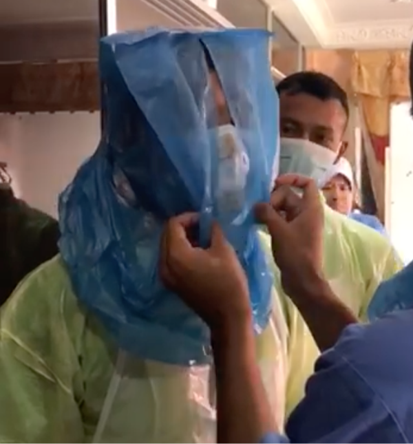 APD Habis, Tenaga Medis Terpaksa Lindungi Diri Pakai Kantong Plastik