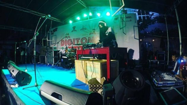 Mengenal Chika Lebih Dekat, Si Disk Jokey Cantik Yang Tampil Berhijab