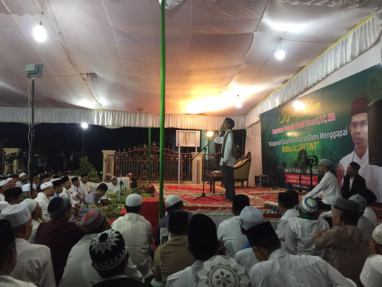 Jamaah Kajian Islami di Kediaman Ketua DPRD Inhil Membludak Hingga ke Jalan