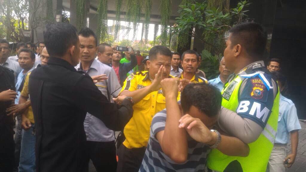 Sopir Taksi Konvensional di Pekanbaru Buru Sopir Online