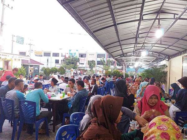 Masjid Al Huda Pekanbaru Sediakan 150 Porsi Takjil Gratis Setiap Hari