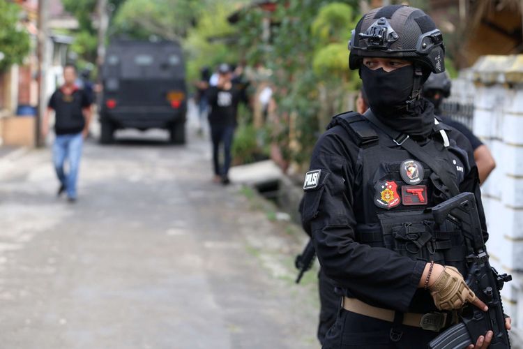 Serang Polisi dengan Ketapel, 1 Terduga Teroris di Riau Ditembak