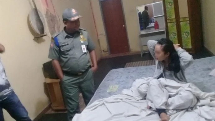 Razia Hotel, Ehhhh Ada Kedapatan Pasangan Lagi Bugil