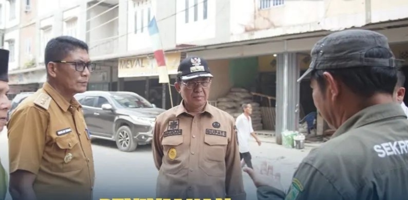 Bupati Wardan Tinjau Progres Pengerjaan Jalan Pemuda dan Kantor Camat Keritang