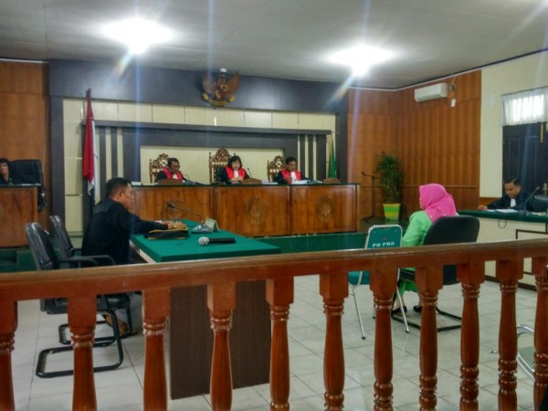 Pungut Uang Seragam, Kepala SMPN 5 Mandau Diadili