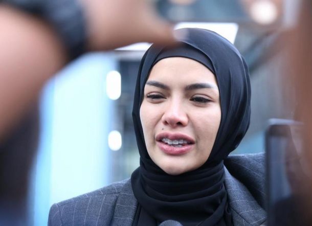 Nikita Mirzani Kurang Apa? Kok Suaminya Tega Selingkuh