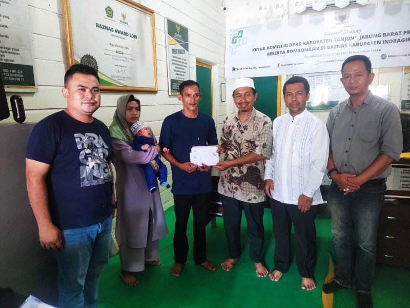 Baznas Inhil Berikan Bantuan untuk Balita Penderita Tumor Ganas