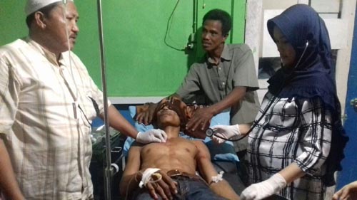 Saling Pukul Dan Saling Bacok, Warga Kateman Alami Luka Tusuk Bagian Dada