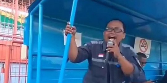 Sepi Penonton, Komentator Sepak Bola ini Punya Cara Kocak Memandu Pertandingan