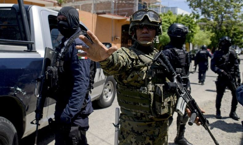 Marinir Serbu Markas Polisi, Lucuti Senjata 700 Petugas