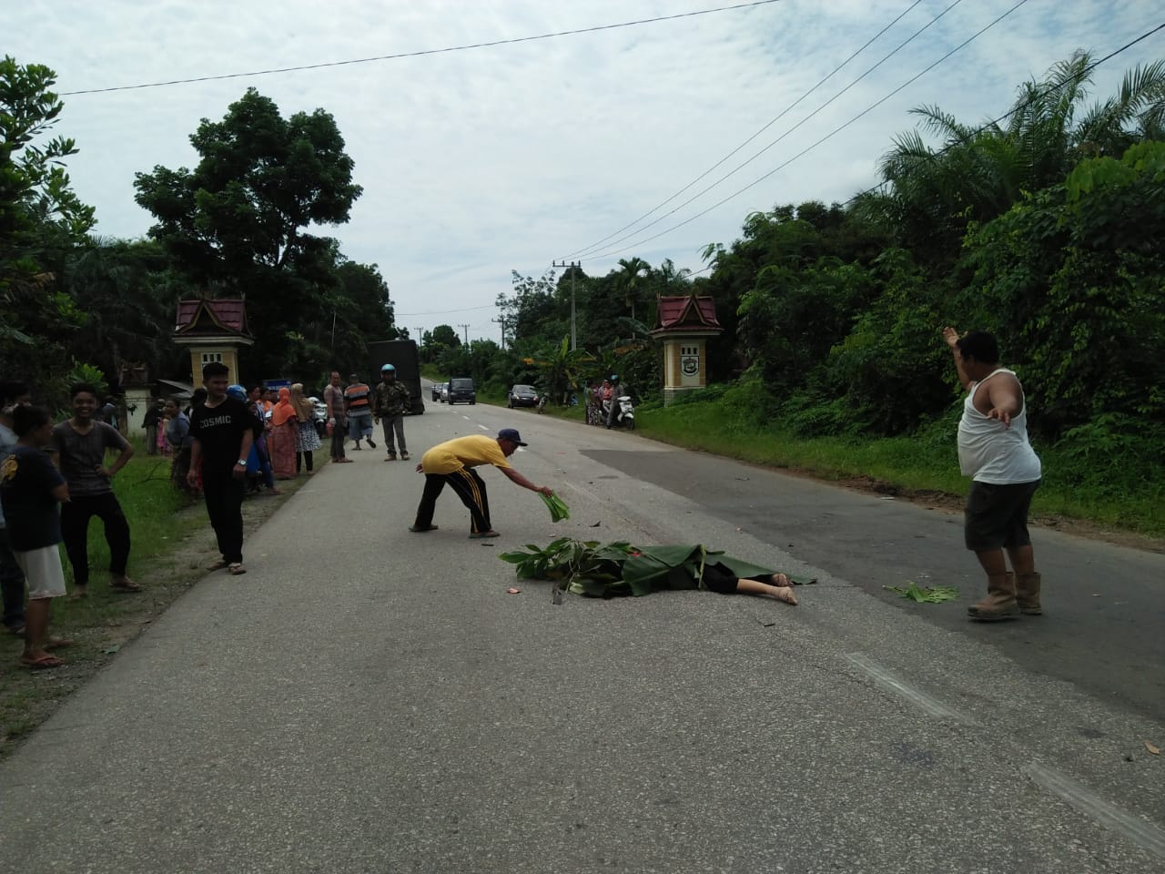 Pulang dari Tes CPNS, Kakak Beradik Asal Inhil Tewas Ditabrak Truk