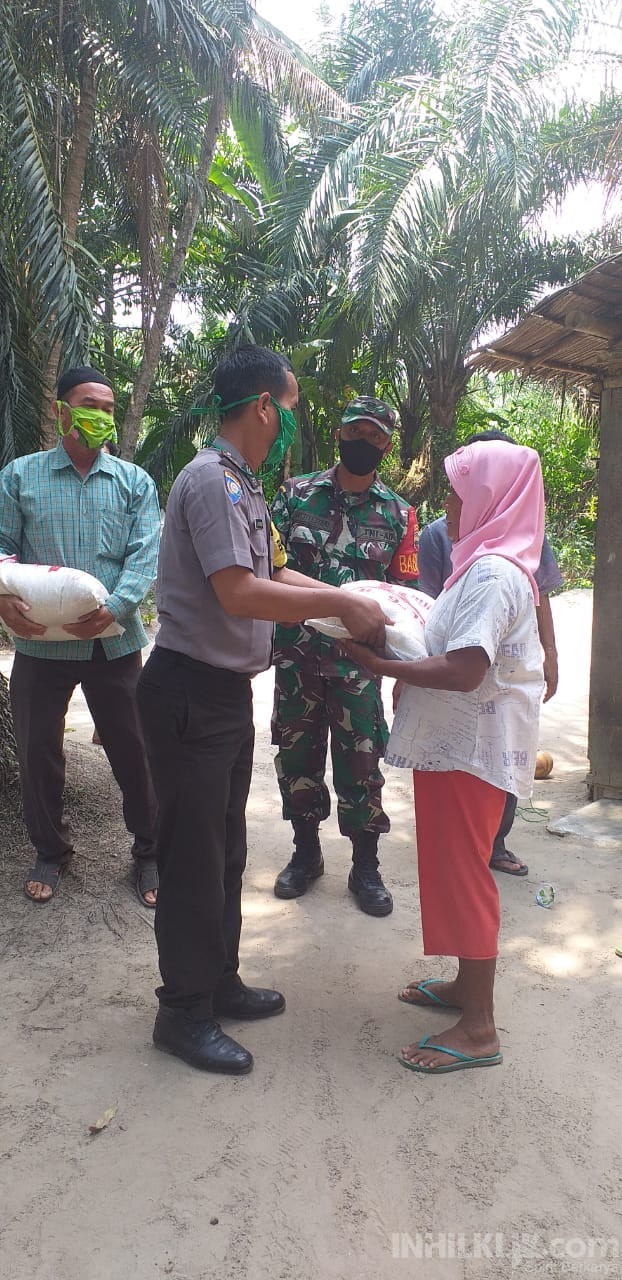 Polsek Beringin Bantu Warga Terdampak Covid-19