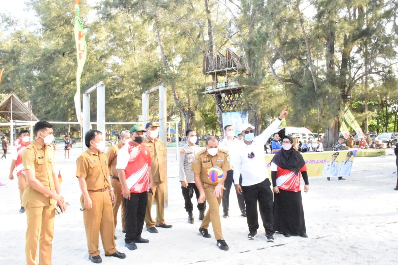 Bupati Sergai Buka Kejuaraan Voli Pasir Tingkat Pelajar se-Sumut