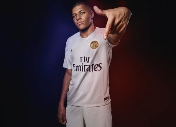 Karena Cristiano Ronaldo, Kylian Mbappe Resmi Pakai Nomor 7