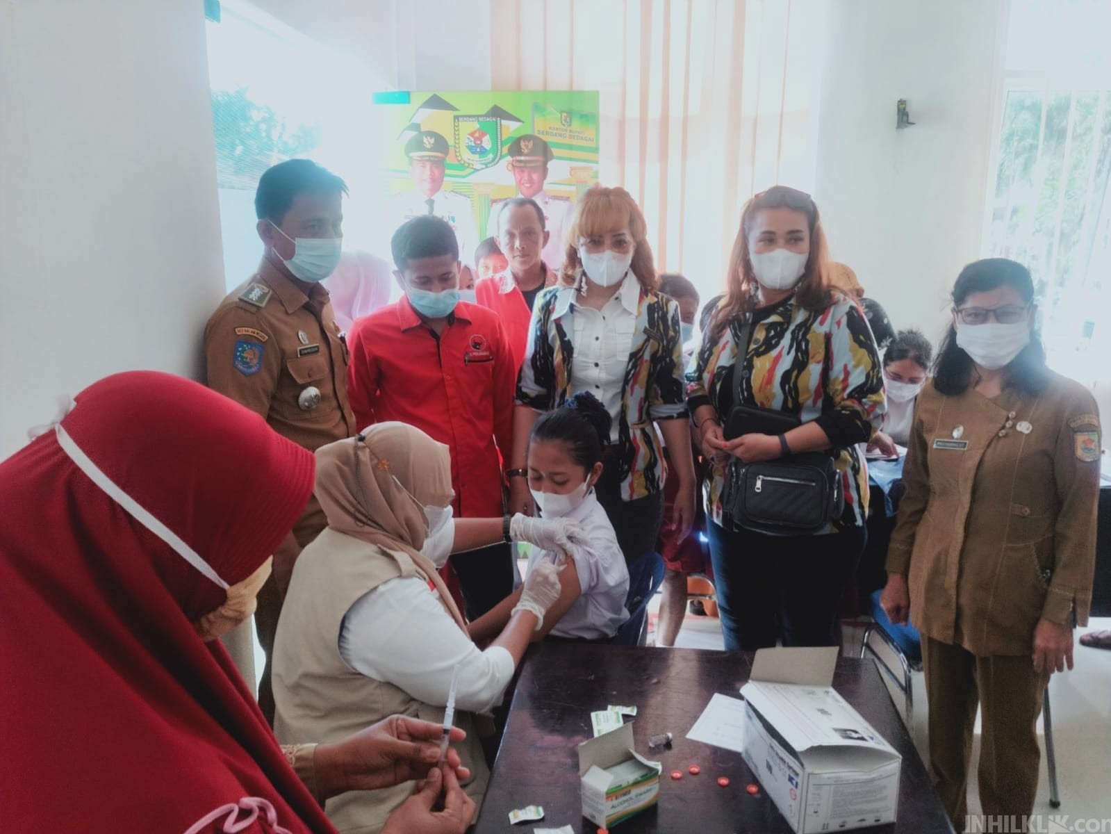 Gempur Vaksinasi, DPP SPK PKN Indonesia bersama PAC PDIP Pegajahan Berbagi Beras