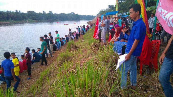 Ribuan Warga Hadiri Acara Pacu Sampan di Desa Tanjung Bungo