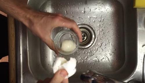 Cara Cepat Mengupas Kulit Telur