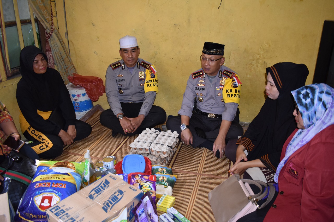 Rosnala Mendapat Suprise Saat Dikunjungi Tim Jumat Barokah Polresta Pekanbaru