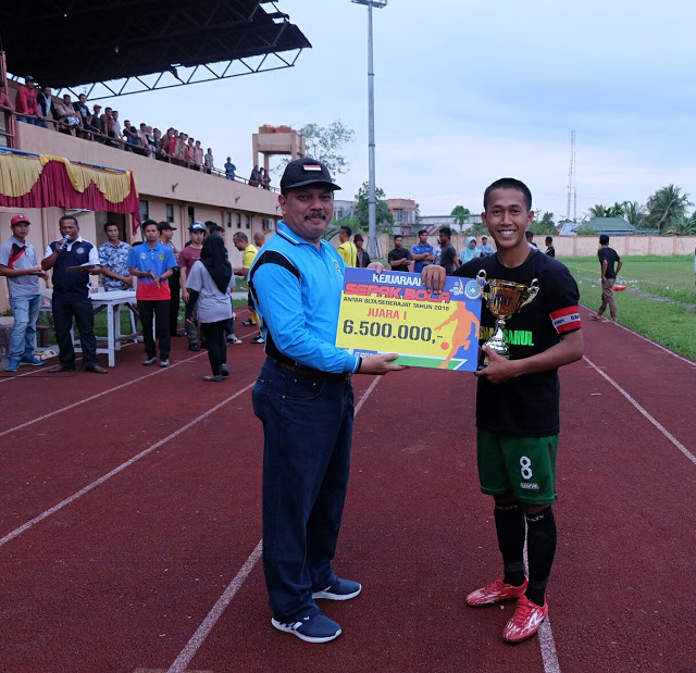 SMAN 1 Tembilahan Hulu Juarai Turnamen Sepakbola Pelajar SLTA Sederajat