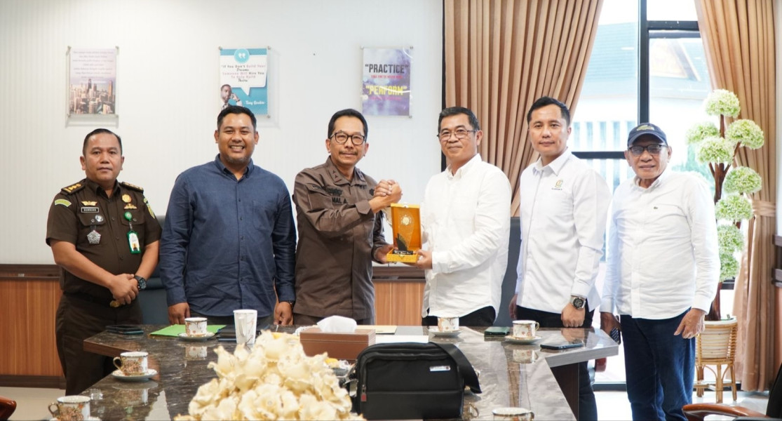 Terima Kunjungan Silaturahmi Pengurus PWI Riau, Kajati: Kita Siap Bersinergi dan Menjalin Kerjasama
