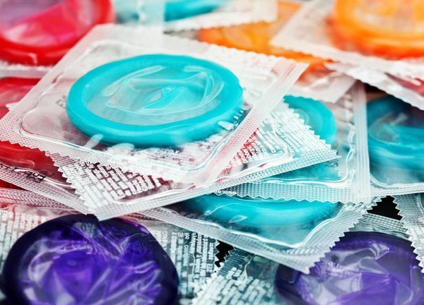Status Waspada Virus Corona di Singapura Naik, Kondom Ludes Terjual