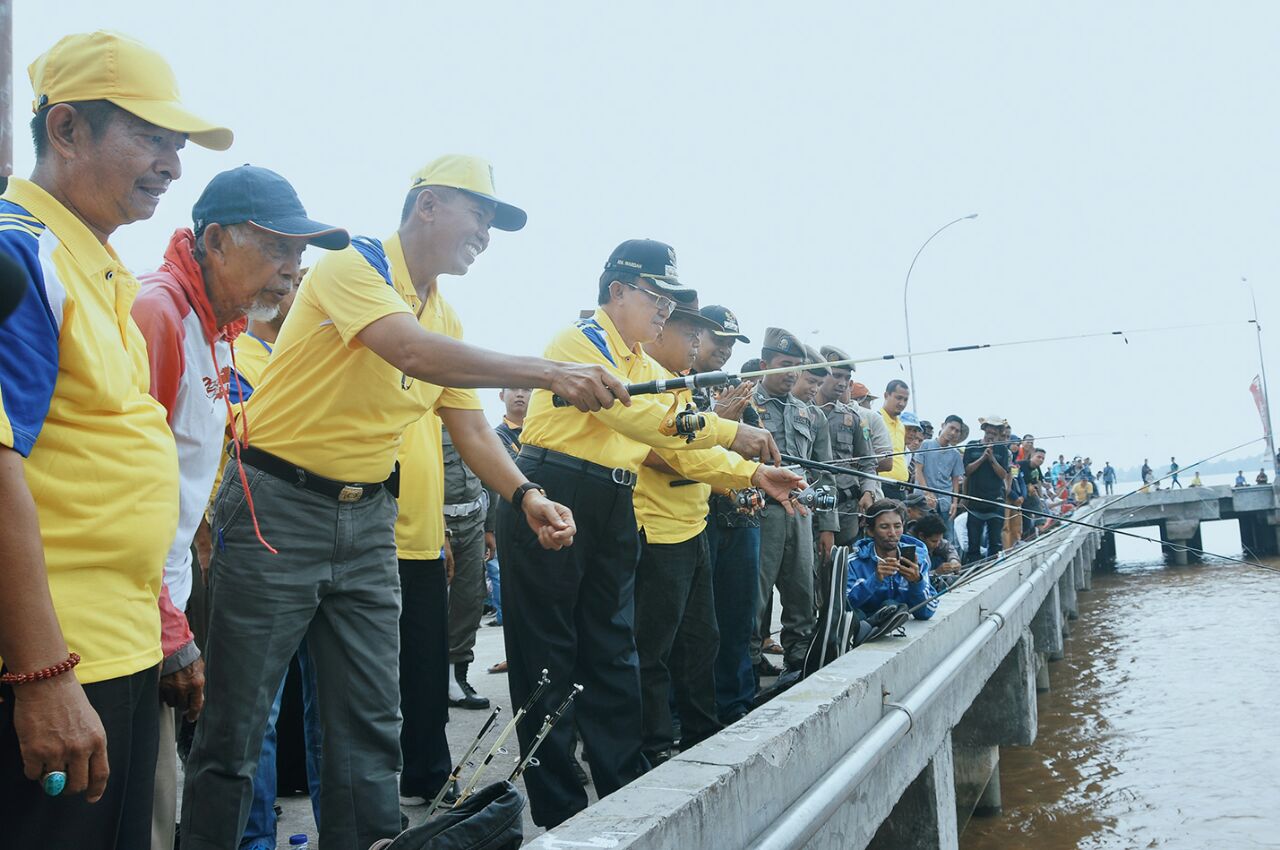 Festival Pancing Udang Para Pemburu 'Si Jepit Biru' Miliki Prospek Jadi Iven Tahunan