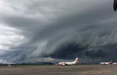 Awan Misterius di Langit Bandara Hasanuddin