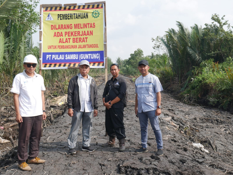 Respon Keluhan Masyarakat, Sambu Group Bangunkan 2 KM Tanggul di Desa Air Tawar