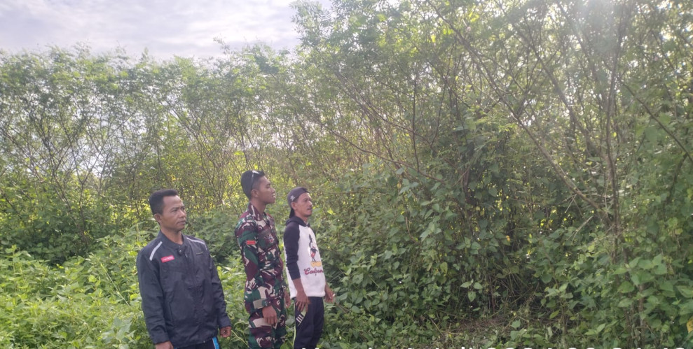 Babinsa Koramil 06/Kateman Patroli Karhutla Bersama Masyarakat Sumber Makmur Jaya
