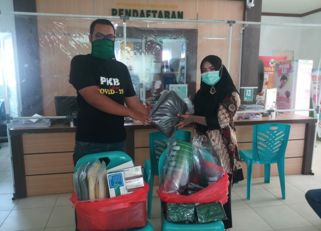 Ketua Fraksi PKB DPRD Inhil Iwan Taruna Bantu APD Lengkap untuk Puskesmas Tembilahan Hulu