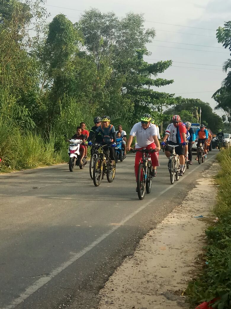 Jalin silaturahmi ,Polda Riau dan Polresta Pekanbaru melaksanakan kegiatan gowes bersama