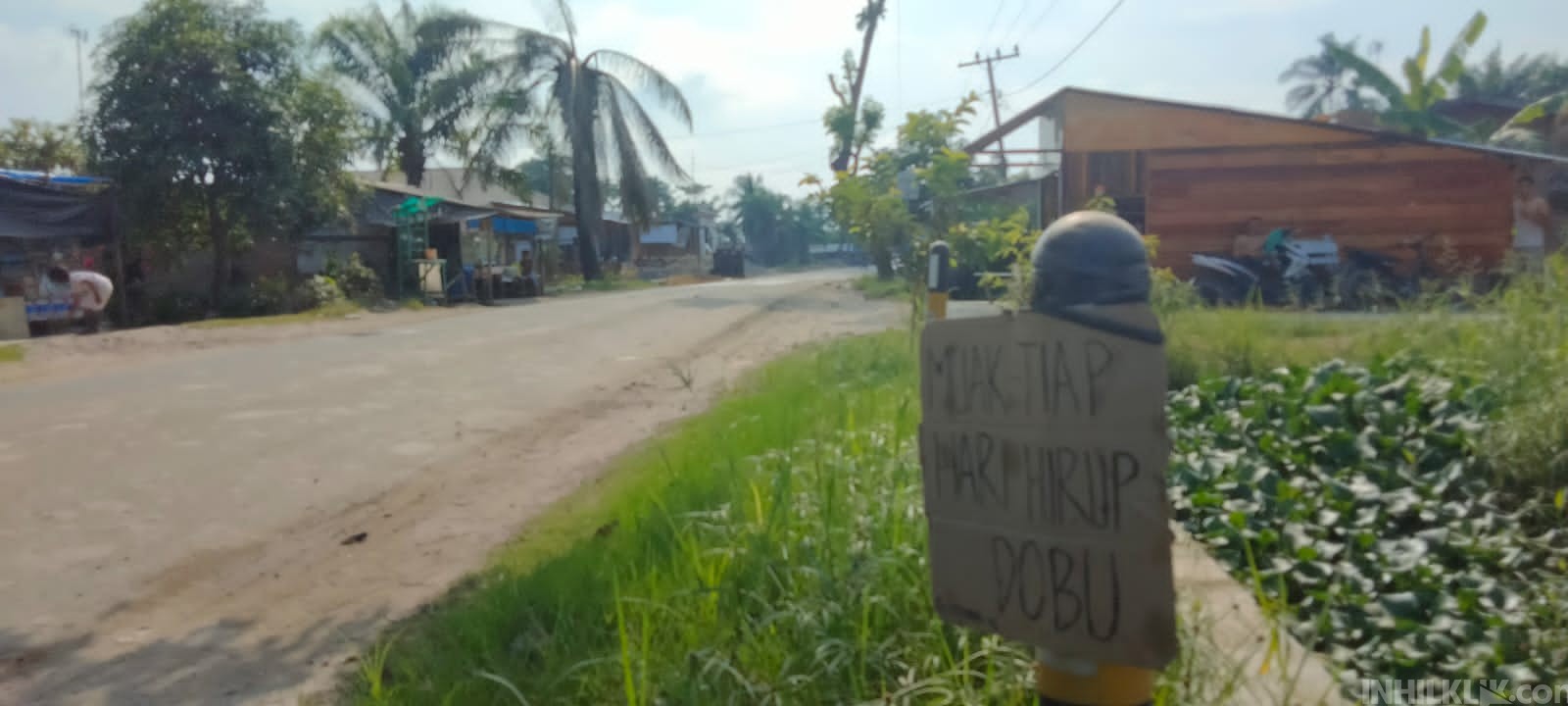 Warga Protes Truk Angkut Tanah Untuk Lahan Kavling di Tanjung Beringin