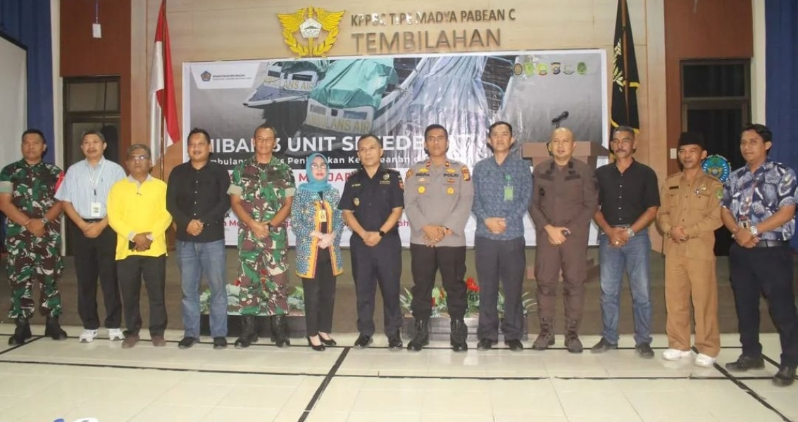 Bupati Inhil Hadiri Hibah 3 Unit Speedboat Ambulans Air