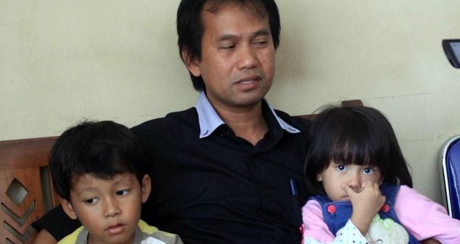 2 Anak Imut Ini Dibuang Orang Tuanya