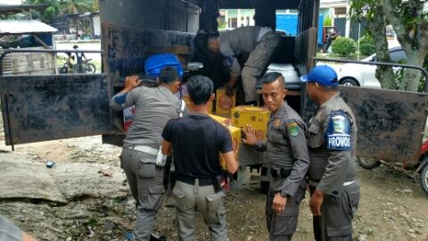 Satpol PP Rohul Gencar Razia Miras, Ribunan Botol Diamankan