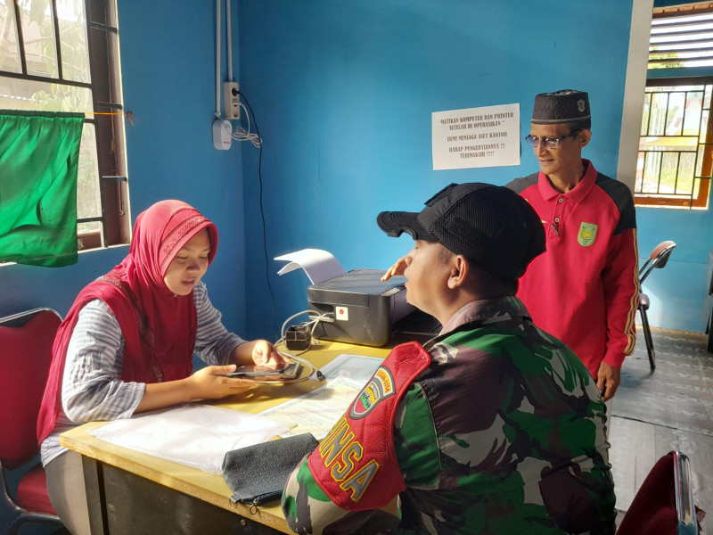 Babinsa Koramil 05/GAS Serda Ricky Laksanakan Giat Komsos bersama Apdes