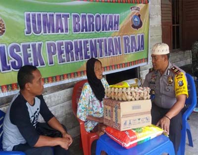 Program Jum'at Barokah, Kapolsek Perhentian Raja Berikan Bantuan Kepada Warga Setiap Seminggu Sekali