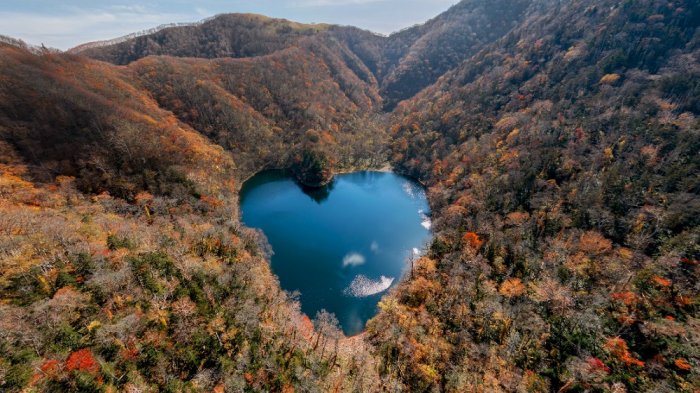 Sangking Indahnya, Danau Ini Sering Dianggap Hoax