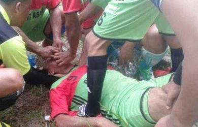 Detik-detik Seorang Pesepakbola Liga Tarkam Tewas Dilapangan