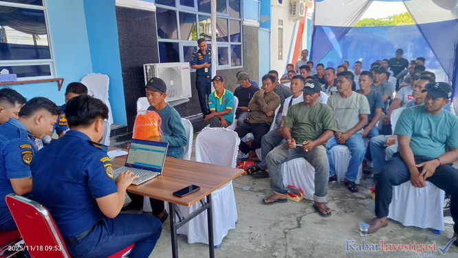 103 Pemilik Kapal Dibawah GT-7 Di Inhil Terima E-Pass Gratis Dari KSOP Kelas IV Tembilahan