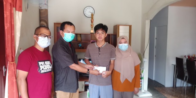 ForKI Riau Serahkan Santunan Kepada Keluarga Almarhum Moralis