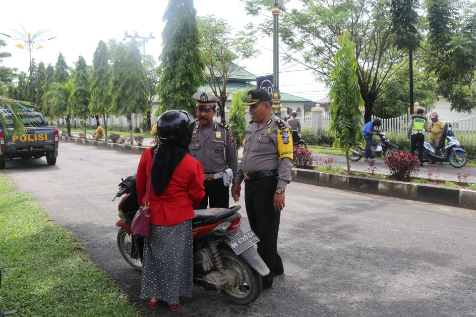 Kabag Ops Polres Inhil Tinjau Pelaksanaan Operasi Patuh Siak 2017