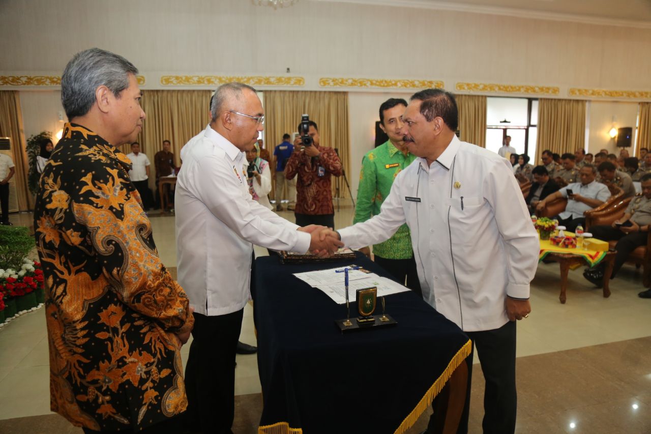 Sekda Inhil Hadiri Rapat Koordinasi Bersama Gubri Dan Sejumlah Kepala Daerah Se - Provinsi Riau