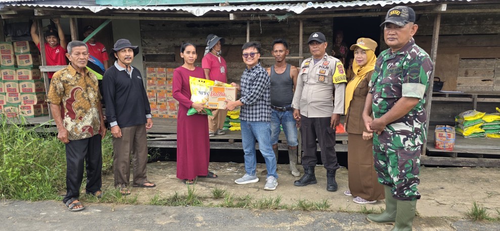 PT GIN Salurkan 300 Paket Sembako untuk Warga Terdampak Bencana Hidrometeorologi di Kecamatan Gaung