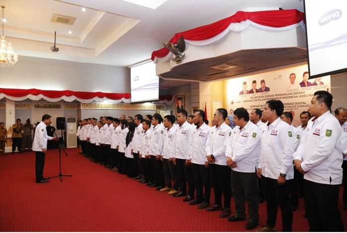 Gubri Lantik Pengurus ADEI Riau Periode 2017 - 2022