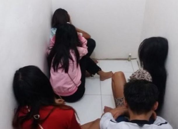 Polisi Geruduk Bilik Asmara Berkedok Warkop, Dapati Pelanggan Tengah Digoyang ABG