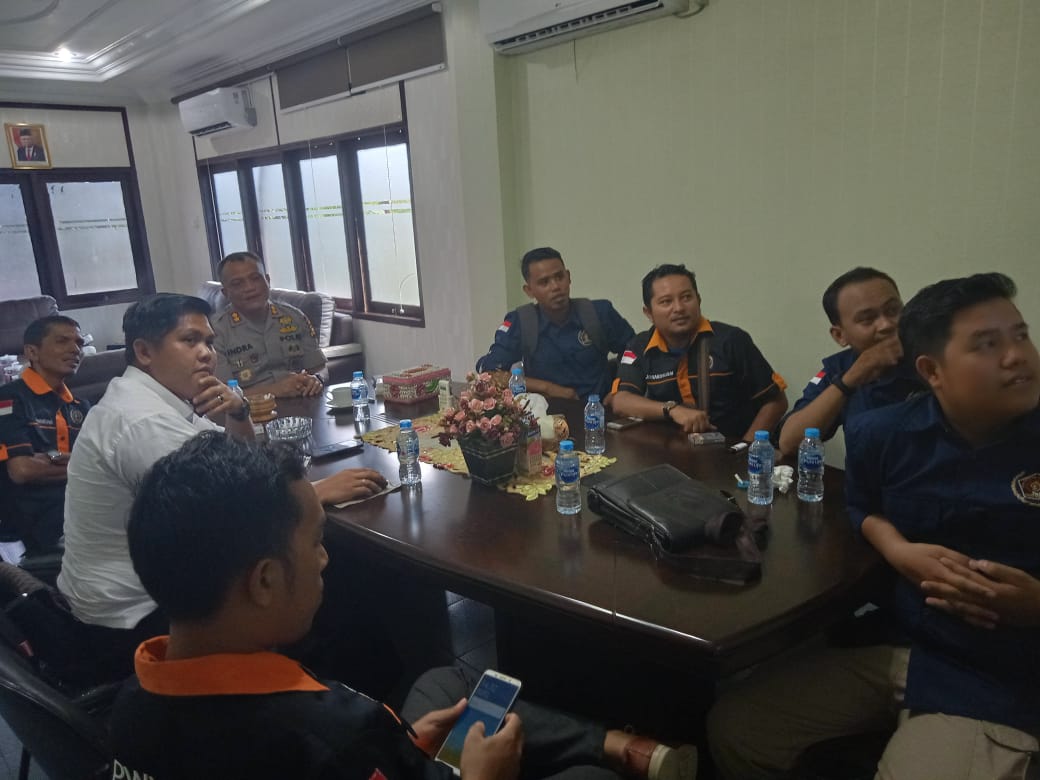 Silaturahim Dengan Kapolres, PWI Inhil Diperlihatkan Sistem Canggih Pemantau Karhutla