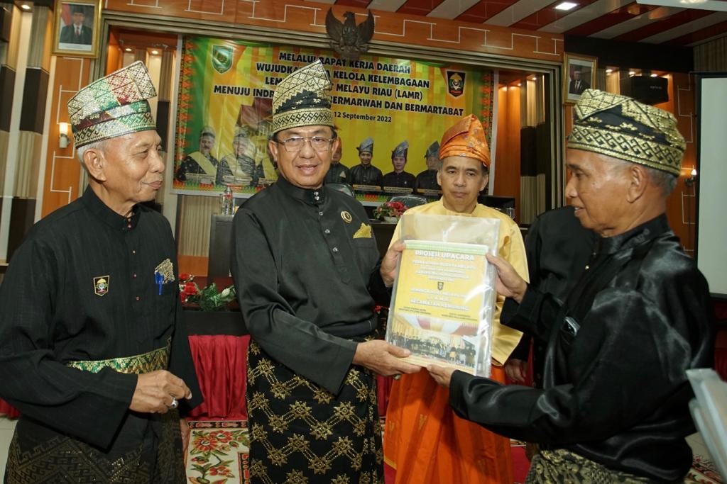Bupati HM Wardan Buka Rakerda LAMR Inhil 2022
